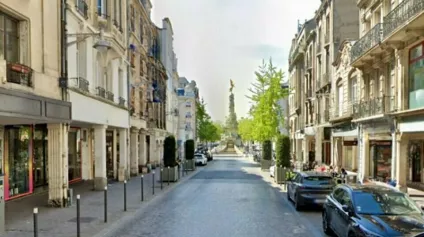  Emplacement N°1 à céder à Reims centre-ville - local commercial d'environ 190m2 sur 3 niveaux dont environ 70m2 en rez-de-chaussée. - Offre immobilière - Arthur Loyd